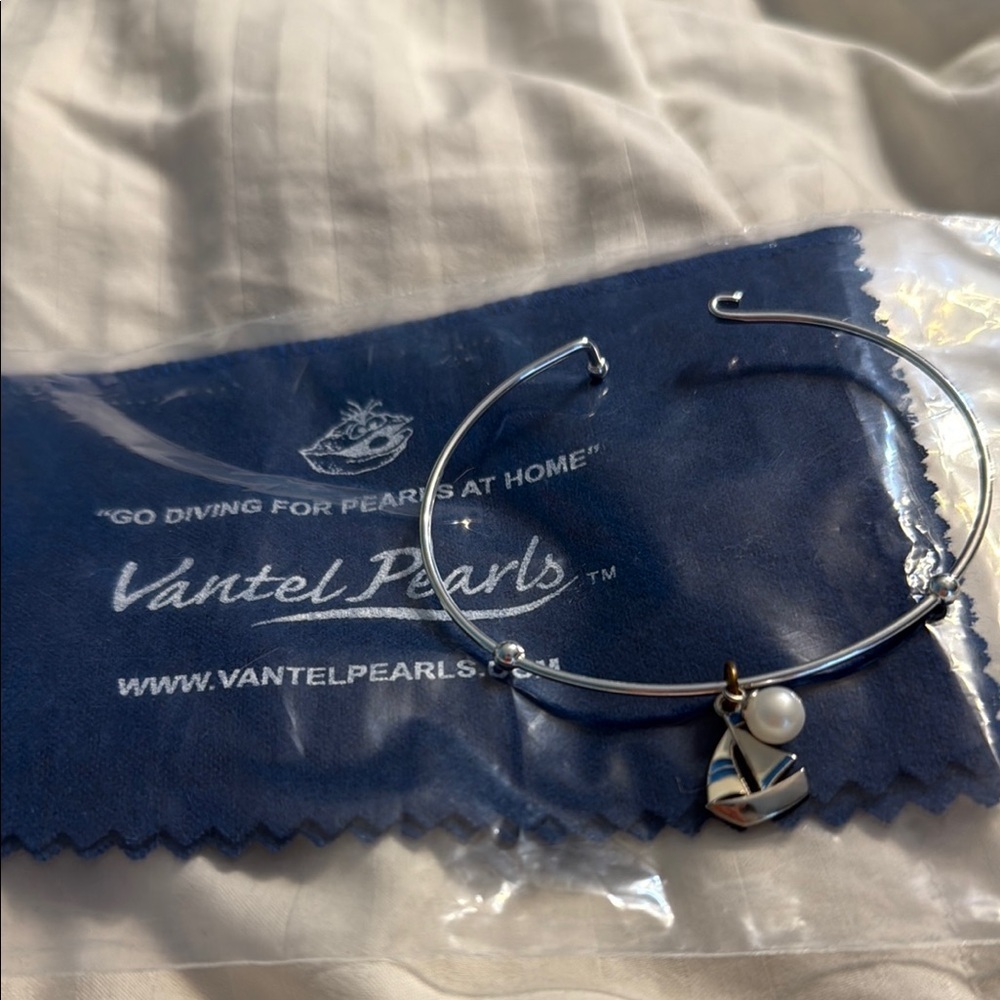 Vantel Pearls Silver Braceletβ with Sailboat and Pearl